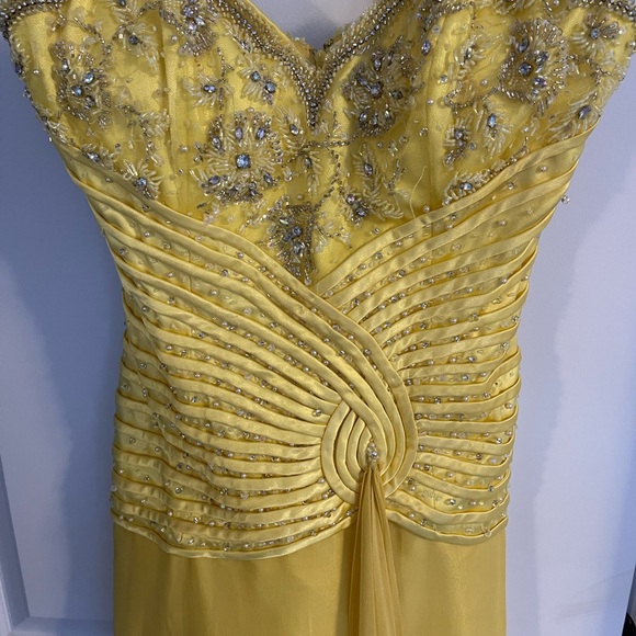 Terani Couture Yellow Grown - Picture 6 of 9